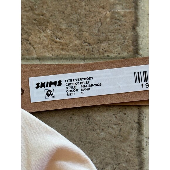 Skims Fits Everybody Cheeky Brief Sand Size Small - Picture 9 of 9